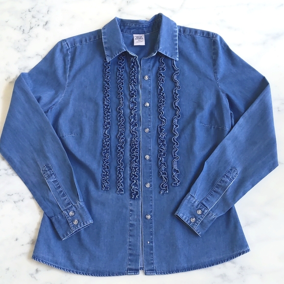 NWOT. High Sierra 100% Cotton Denim Button Down Shirt with Front Ruffle Design. - Picture 3 of 5